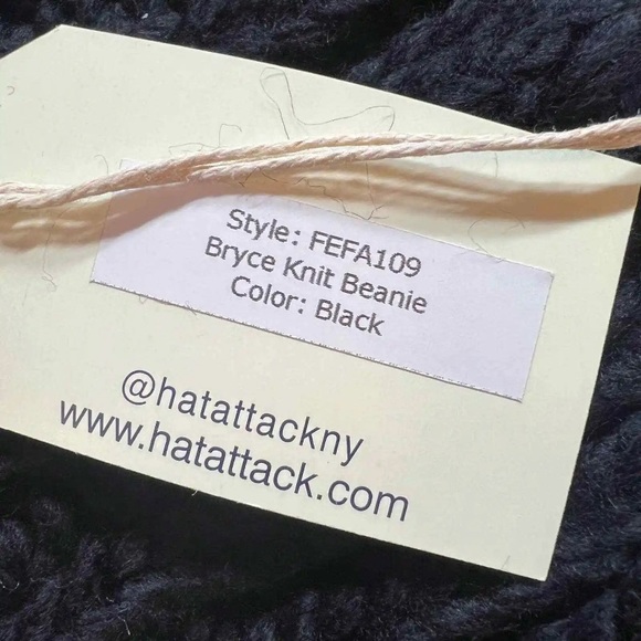 Hat Attack Revolve Bryce Beanie Hat With Removable Pom One Size Acrylic NWT - Picture 3 of 5